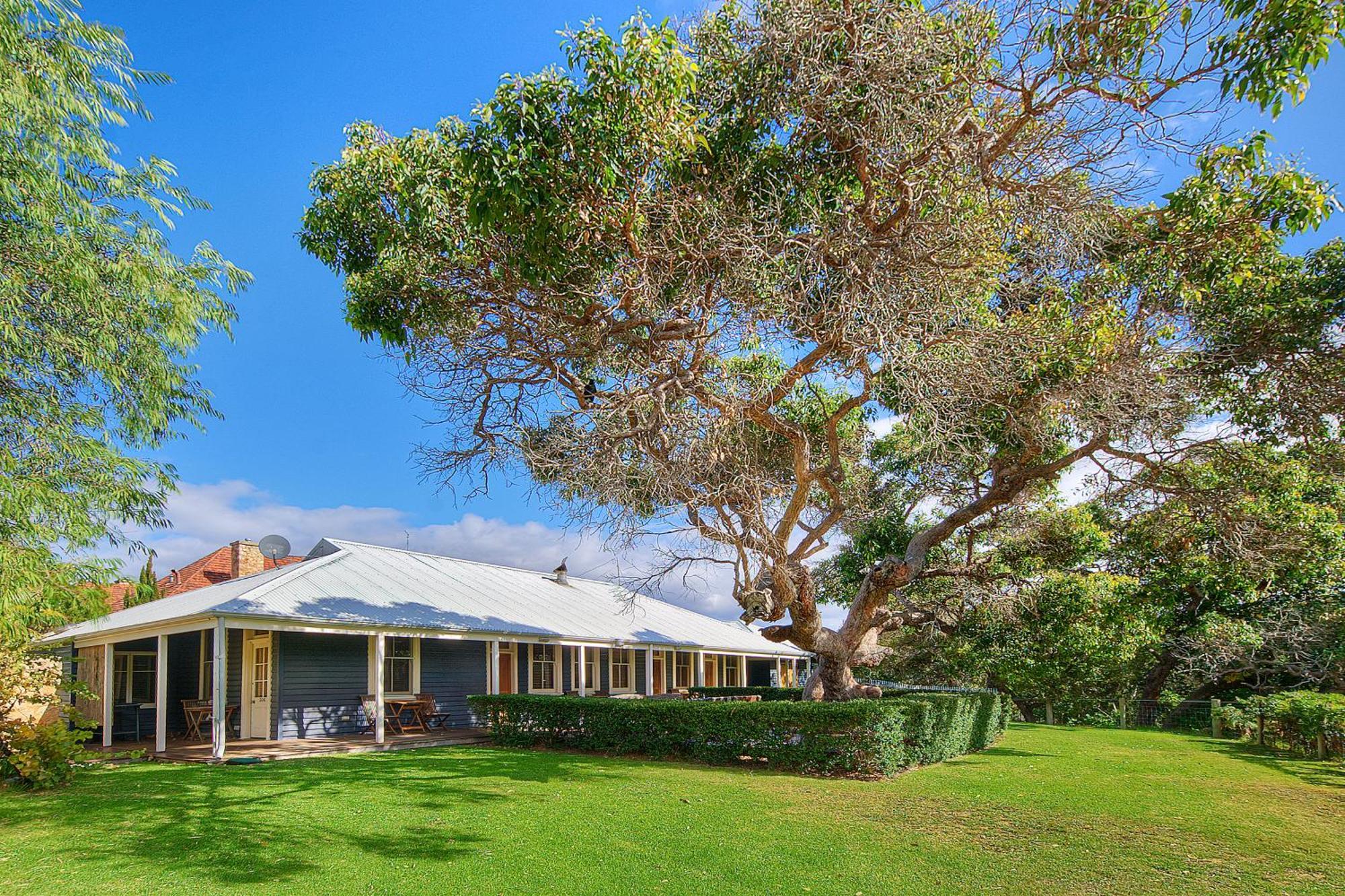 Caves House Hotel & Apartments Яллингап Экстерьер фото