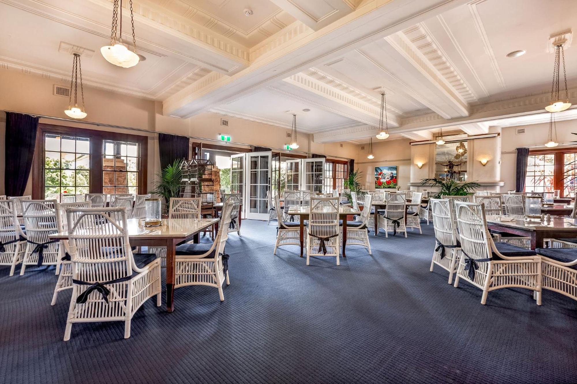 Caves House Hotel & Apartments Яллингап Экстерьер фото