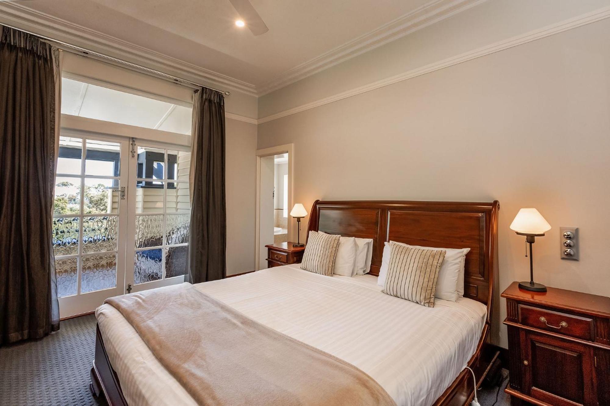 Caves House Hotel & Apartments Яллингап Экстерьер фото